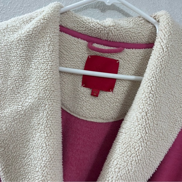 Victoria’s Secret fuzzy pink cozy robe - Picture 2 of 9